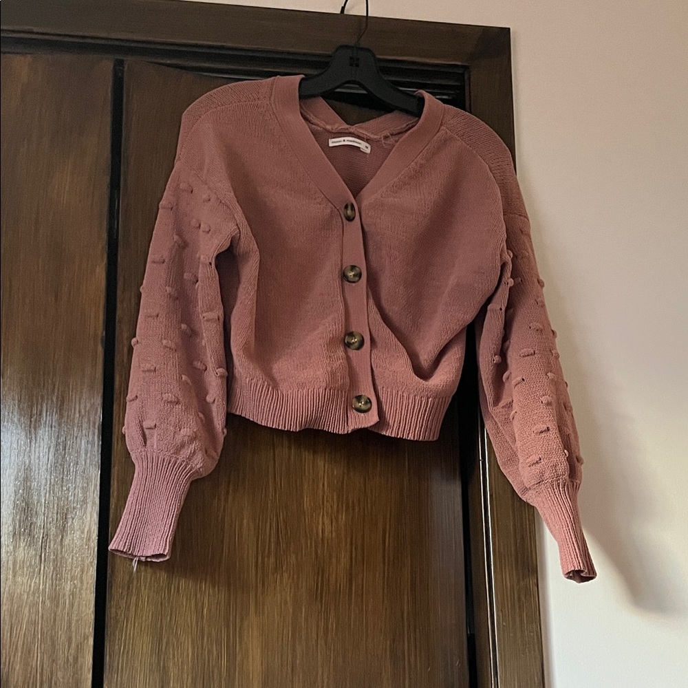 Moon & Madison Textured Cropped Cardigan